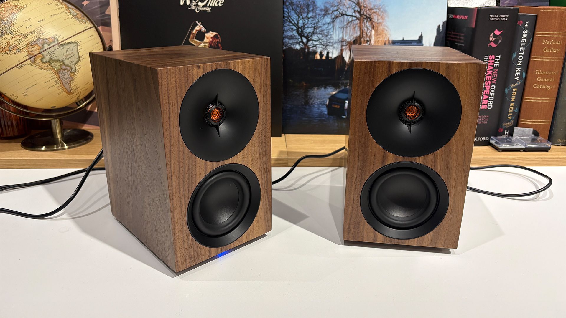 Cambridge Audio L/R S 亮相:首款主动音箱终于来了,桌面 Hi-Fi 市场又多了个讲究选手封面图
