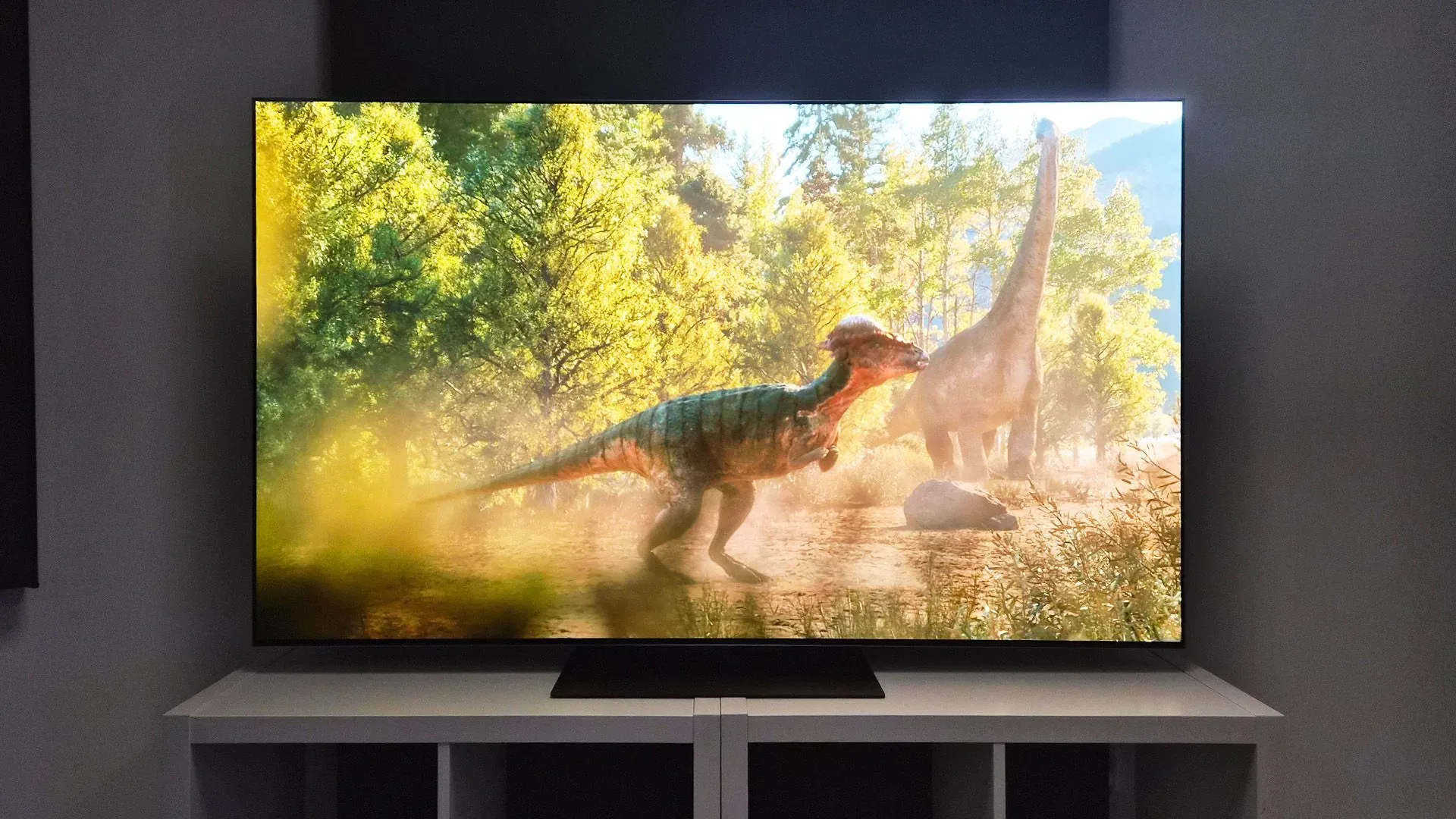 LG 五星旗舰 OLED 电视降至新低价，并免费赠送 Dolby Atmos 回音壁封面图
